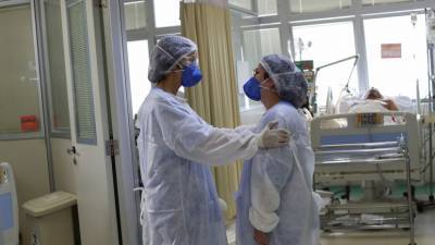 В Бразилии выявили более 90 тысяч случаев коронавируса за сутки - russian.rt.com - Бразилия