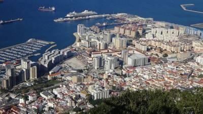 Мэтт Хэнкок - Гибралтар первым в мире полностью привил всё взрослое население от COVID-19 - gazeta.a42.ru - Англия - Гибралтар