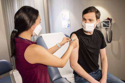 Может ли вакцинация уменьшить симптомы постковидного синдрома - 24tv.ua