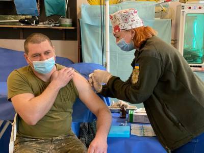 Ветераны АТО/ООС смогут вакцинироваться от COVID-19 вне очереди - gordonua.com - Украина