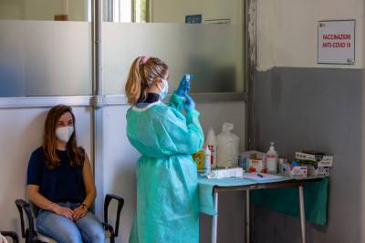 Режим ЧС и карантин: страны Европы охватывает третья волна коронавируса - tvc.ru - Франция - Чехия