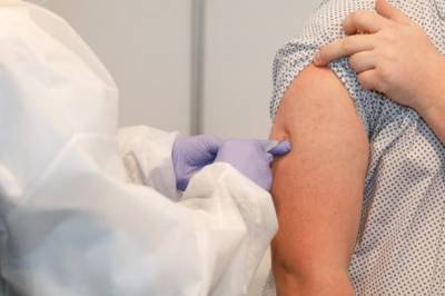 Арунас Дулькис - В Литве возобновлена вакцинация прививкой AstraZeneca. Привиться можно без очереди - obzor.lt - Евросоюз - Литва