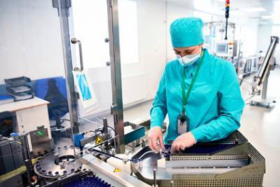 Невозможность подделать вакцину «Спутник V» объяснили - lenta.ru