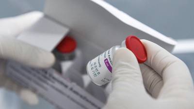 Вьетнам не будет прививать пожилых людей вакциной AstraZeneca - iz.ru - Израиль - Вьетнам