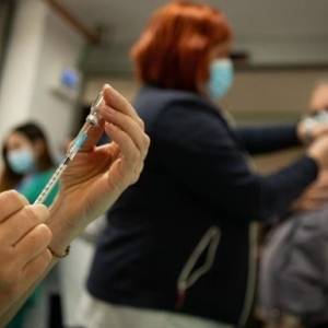 Рада проголосовала за снятие ответственности с производителей за последствия вакцинации - reporter-ua.com