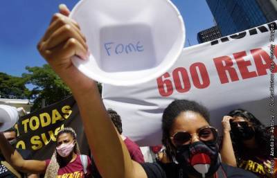 Бразильские чиновники призвали ввести локдауны и комендантский час - interfax.ru - Москва - Бразилия