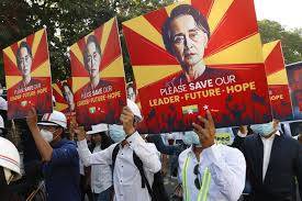 Аун Сан Су Чжи - В Мьянме свергнутая глава правительства впервые после путча появилась на людях - unn.com.ua - Киев - Бирма