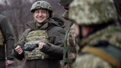 Президент Украины вакцинировался от коронавируса в компании солдат - inforeactor.ru