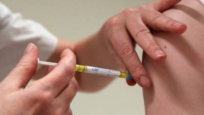 Хайри Джамалуддин - Малайзия одобрила применение ряда вакцин от COVID-19 - russian.rt.com - Китай - Малайзия
