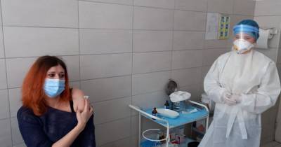Ольга Кобевко - Можно ли заразиться коронавирусом из-за вакцины: врач ответила - tsn.ua - Черновцы