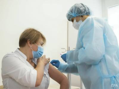 Делать прививку от COVID-19 вакциной Covishield соглашается лишь каждый третий-четвертый украинский медик – СМИ - gordonua.com - Украина