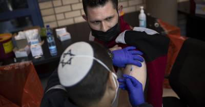 Наибольший показатель в мире: в Израиле больше половины взрослого населения полностью вакцинировали от COVID - tsn.ua - Израиль