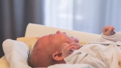 Мутировавший коронавирус нашли у новорожденного в Швеции - polit.info - Швеция