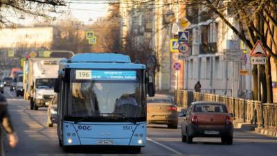 Максим Соколов - "Пассажиравтотранс" увеличил количество автобусах на восьми маршрутах - piter.tv