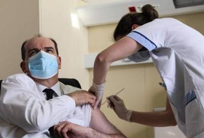 Жак Кастекс - Премьер-министр Франции вакцинировался в прямом эфире - unn.com.ua - Франция - Киев