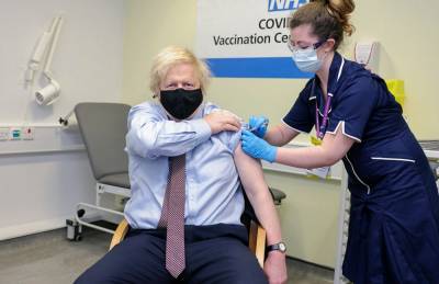 Борис Джонсон - Премьер Британии привился вакциной AstraZeneca - sharij.net - Англия