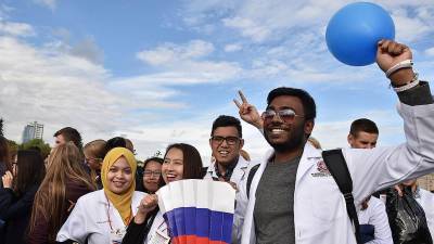 Правительство разрешило въезд иностранных студентов в Россию - runews24.ru - Россия