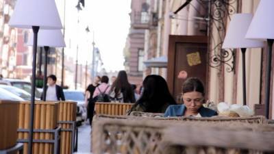 Летние кафе Петербурга могут открыть уже в середине апреля - piter.tv - Санкт-Петербург