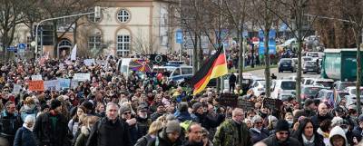Митинг против карантина в германском Касселе перерос в столкновения - runews24.ru - Кассель