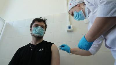 Николай Крючков - Иммунолог рассказал о преимуществах вакцинации от COVID-19 - iz.ru - Израиль