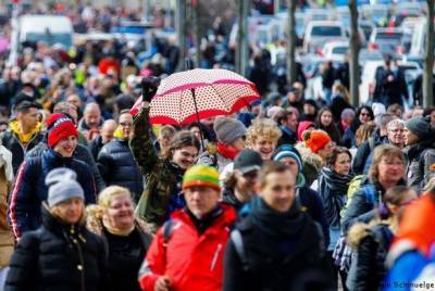 В немецком Касселе протесты коронаскептиков закончились масштабными столкновениями с полицией - unn.com.ua - Германия - Киев - Кассель