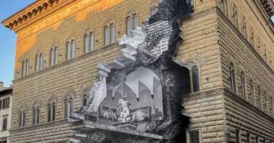 Туристы восхитились огромной "трещиной" на фасаде палаццо во Флоренции - ren.tv