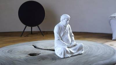 Дональд Трамп - В Китае художник создал статуэтку Трампа в образе Будды - iz.ru - Китай - Израиль