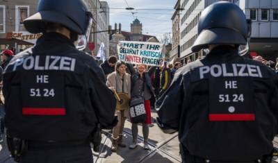 В Великобритании, Германии и Эстонии прошли протесты против карантинных мер - newizv.ru - Эстония - Англия - Лондон