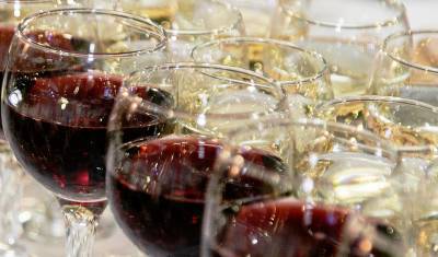 Россияне стали больше покупать водку, вино и шампанское - newizv.ru
