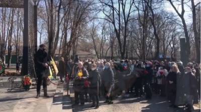 Выстраивались в очереди: тысячи людей простились с известным одесситом, которого забрал COVID-19, кадры - odessa.politeka.net - Одесса