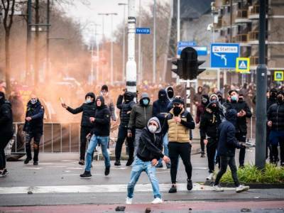 В Амстердаме на демонстрации против карантина из-за COVID-19 задержаны 58 человек - unn.com.ua - Киев - Амстердам