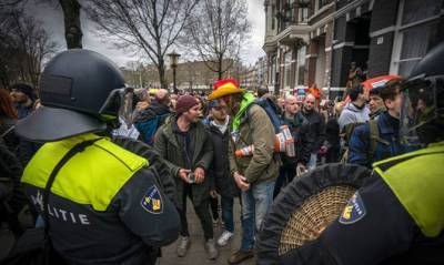 Полиция Амстердама вновь применила водометы для разгона демонстрации - capital.ua - Украина - Амстердам