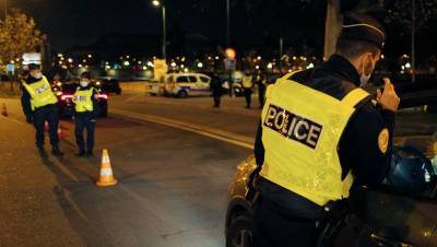 В Марселе полиция применила слезоточивый газ для разгона карнавала - gazeta.ru - Франция