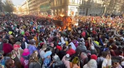 Тысячи участников и яркие костюмы: полиция разогнала карнавал в Марселе – видео - 24tv.ua - Франция