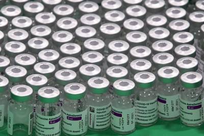 В Евросоюзе собрались блокировать поставки вакцины AstraZeneca в Великобританию - lenta.ru - Англия - Евросоюз - деревня Ляйен