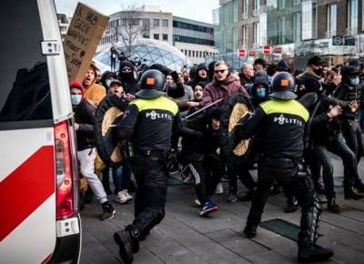 В Амстердаме полиция задержала более 150 человек в протесте против ограничительных мер - unn.com.ua - Киев - Амстердам