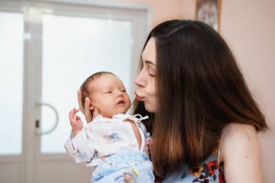 В Японии впервые обнаружили передачу коронавируса от матери к новорожденному - mk.ru