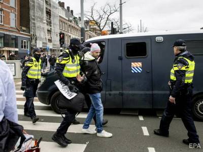 В Амстердаме полиция задержала более 150 участников протеста против карантинных ограничений - gordonua.com - Амстердам