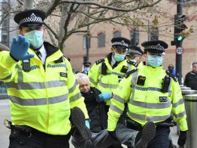 Несколько полицейских получили травмы в ходе беспорядков в Бристоле - unn.com.ua - Англия - Киев