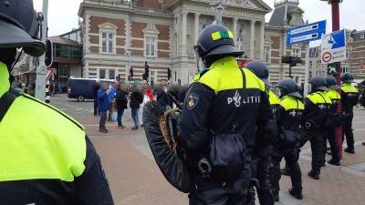 В Нидерландах не стихают протесты против карантина и мира - cursorinfo.co.il - Амстердам