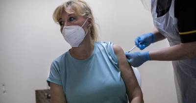 Более 62 тыс. украинцев вакцинировались от COVID и 270 тыс. стали в очередь: почему люди не спешат на прививки - tsn.ua