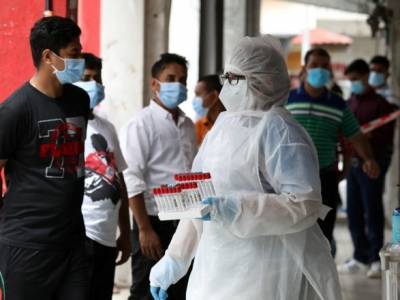 Адхам Баба - Пандемия: в случае госпитализации лица после вакцинации - в Малайзии выплатят более 12 тысяч долларов - unn.com.ua - Киев - Малайзия