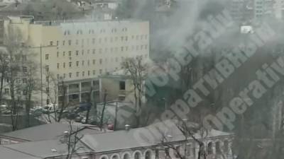 В Киеве возле инфекционного отделения Александровской больницы произошел пожар: видео - 24tv.ua - Киев