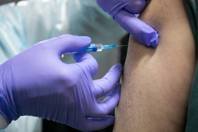 В Курганской области очередь на прививку от коронавируса составляет больше 4 тыс. человек - znak.com - Курганская обл.