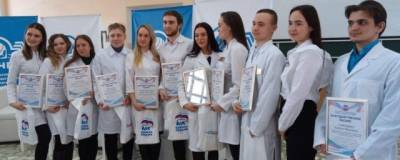 В Чувашии наградили студентов-медиков за борьбу с COVID-19 - runews24.ru - республика Чувашия