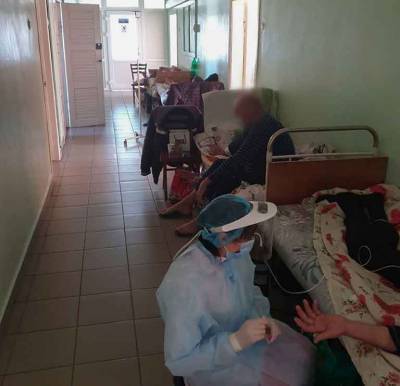 В «красных» зонах Украины заканчиваются койки: люди лежат в коридорах больниц - free-news.su