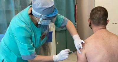 Вакцинация в зоне ООС: сколько бойцов получили прививки от COVID-19 - tsn.ua