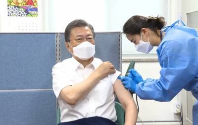 Мун Чжэин - Ким Чжонсук - Президент и первая леди Южной Кореи получили COVID-прививки вне очереди - korrespondent.net - Англия - Южная Корея - Сеул - Президент