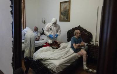Власти Праги сняли роскошную гостиницу для больных COVID бездомных - korrespondent.net - Прага - Чехия
