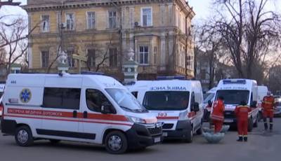 "Спасите сына, я на коленях вас прошу": ковидные больницы трещат по швам, украинцы в отчаянии - politeka.net - Одесса
